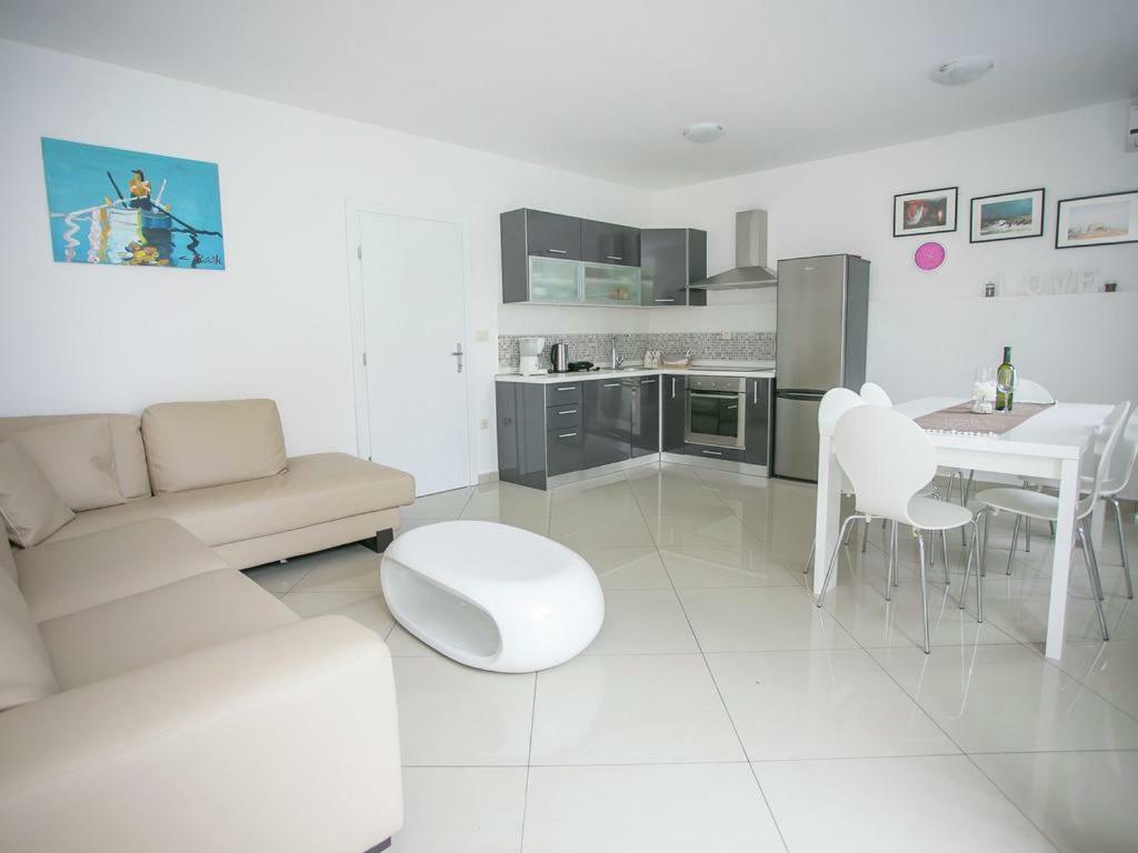 Sesar Apartments Krk - No. 3 Cvita คิร์ก ภายนอก รูปภาพ